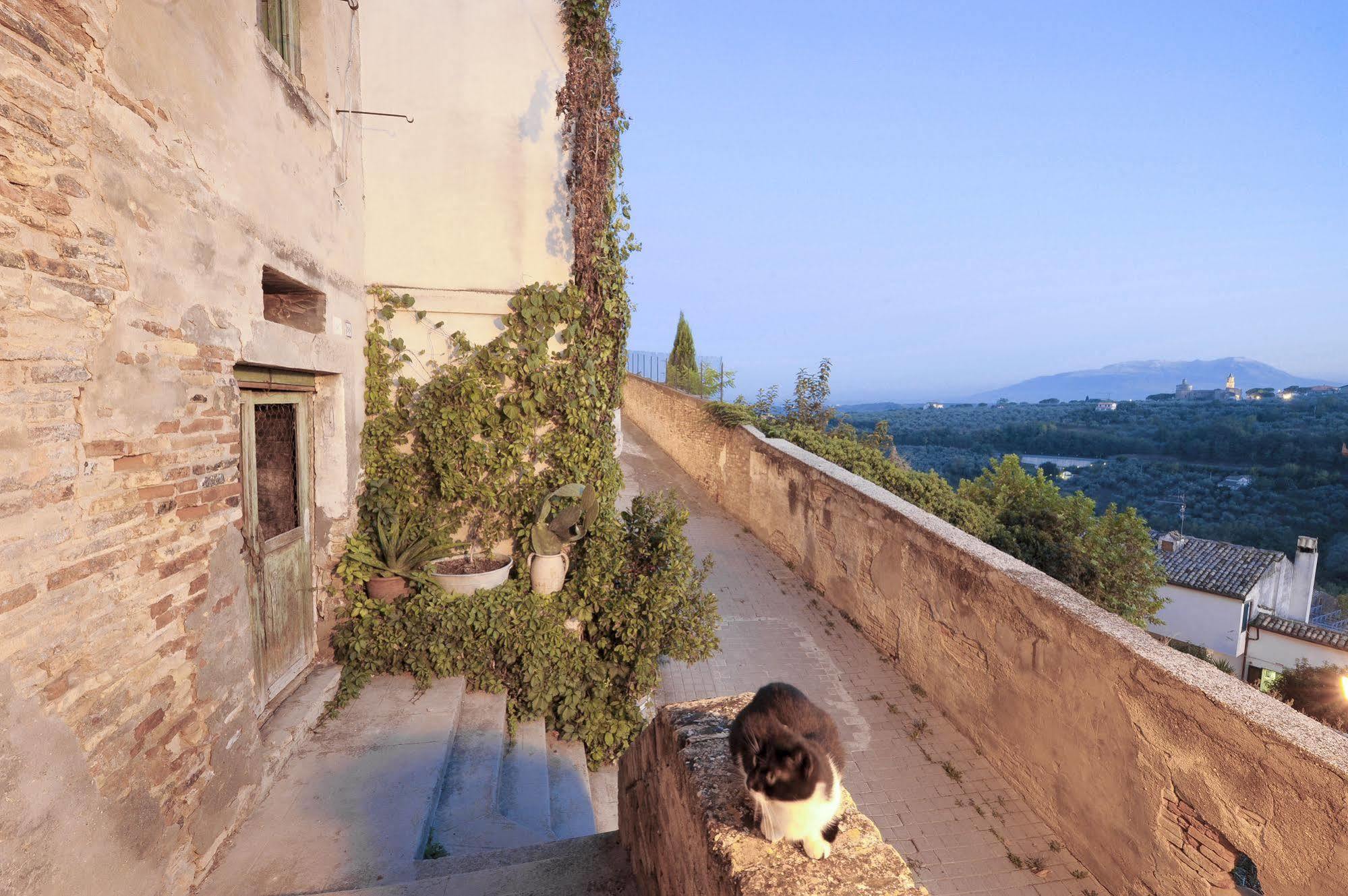 Hotel Castello Chiola Dimora Storica Loreto Aprutino Exterior foto